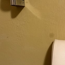 Hotel Berghof Amaranth - Stains and ?mold on walls