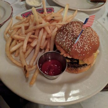Le Diplomate - Cheeseburger - Brasseries Near Me - Washington, DC, District of Columbia Le Diplomate - Cheeseburger - Brasseries Near Me - Washington, DC, District of Columbia