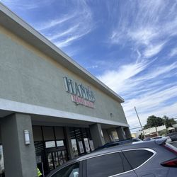 Hank's Farmer Market - Storefront
