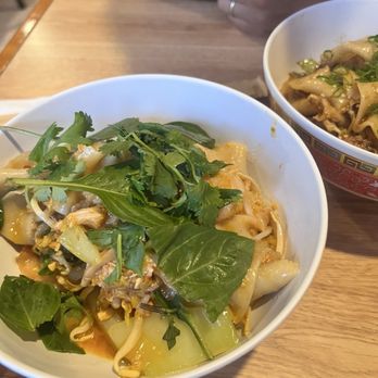 Youpo Noodles HI - Curry Shrimp and Pork Noodle bowl - Noodles Near Me - Honolulu, Hawaii