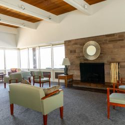 Unitarian Universalist Congregation of Marin - Small wedding or party? This cozy room treats up to 40 guests to a welcoming space featuring a fireplace, views over oak studded hills