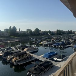 The Pier Bar & Grill - Little harbor