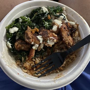 Dig Inn - Brown Rice & Hot Honey Chicken with a side of Mac & Cheese and Kale. Topped with a little Garlic Aioli - New American Near Me - New York, New York