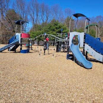 Roaring Brook School - Elementary Schools Near Me - Avon, Connecticut
