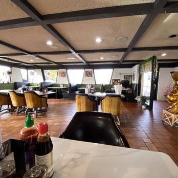 Pho Thinh - Inside - lots of windows - Vietnamese Near Me - Spokane, Washington
