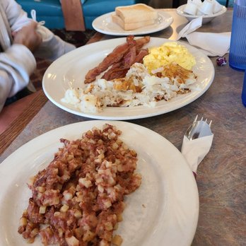 Maria's Pancake House - Hash browns, toast, eggs and corned beef hash - Breakfast & Brunch Near Me - Hazel Crest, Illinois Maria's Pancake House - Hash browns, toast, eggs and corned beef hash - Breakfast & Brunch Near Me - Hazel Crest, Illinois