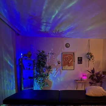 Zen Goddess by Chris - Relaxing spot - Reiki Near Me Zen Goddess by Chris - Relaxing spot - Reiki Near Me
