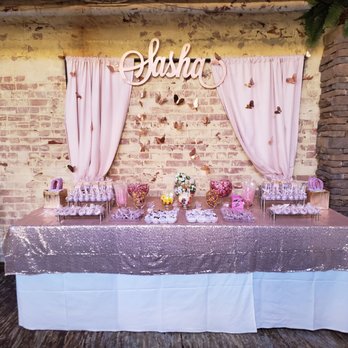 XOXO Cake Pops - Cake pops,  oreo's, rice krispies, pretzels and chocolate cover strawberries.. - Desserts Near Me