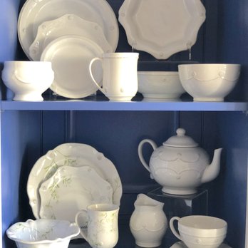 Dwelling and Design - Showroom featuring diningware by Juliska. - Furniture Stores Near Me - Easton, Maryland Dwelling and Design - Showroom featuring diningware by Juliska. - Furniture Stores Near Me - Easton, Maryland