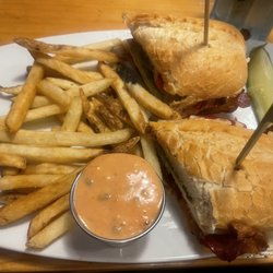 Sweet Lou's Restaurant and Bar