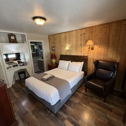 Indian Creek Lodge