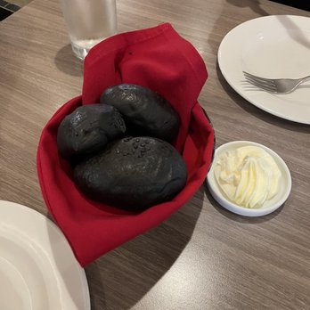 Basalt - Complimentary rolls - New American Near Me - Honolulu, Hawaii