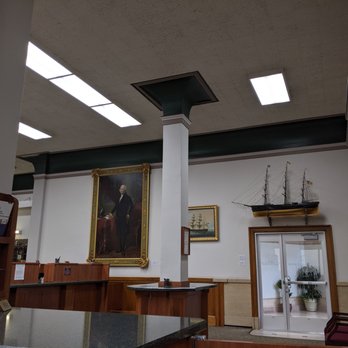 Pioneer Trust Bank - Inside - Banks & Credit Unions Near Me - Salem, Oregon