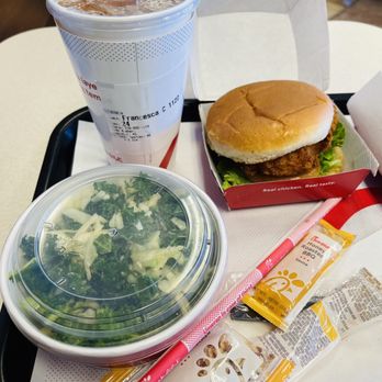 Chick-fil-A - ows a tray of food and drink - Fast Food Near Me - Aurora, Colorado Chick-fil-A - ows a tray of food and drink - Fast Food Near Me - Aurora, Colorado