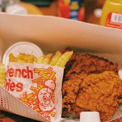 Shell's Food & Mini Golf - Fried chicken