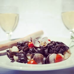Maximilian's Restaurant - Tagliatelle al nero di seppia alle vongole.