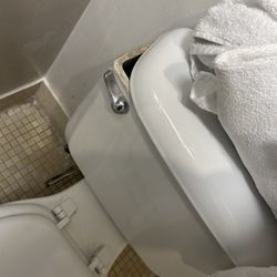Heritage Inn Express - Wrong top for the toilet