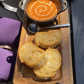 Jackalope's Bar and Grill - Grilled cheese and tomato soup delicious - American Near Me - Fish Camp, California