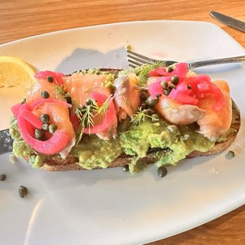 Broken Yolk Cafe - Cafes Near Me - Palm Springs, California