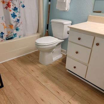BPS Southeast Flooring - Raskin Industries luxury vinyl in a bathroom. - Flooring Near Me - Rutherfordton, North Carolina