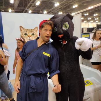 CatCon - Nathan the cat lady and trap king - Pet Adoption Near Me - Pasadena, California