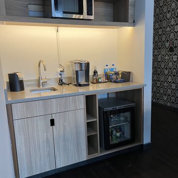 Hotel Nyack - JDV by Hyatt - Kitchenette with Keurig coffee maker - Hotels Near Me - Nyack, New York Hotel Nyack - JDV by Hyatt - Kitchenette with Keurig coffee maker - Hotels Near Me - Nyack, New York