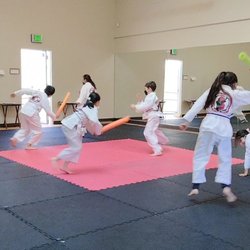 InNae Academy of Martial Arts - Reinforcing a fast get-up and "Stay back!"