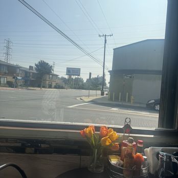 Aragon House Cafe - indoors table with flowers - Breakfast & Brunch Near Me - Bellflower, California Aragon House Cafe - indoors table with flowers - Breakfast & Brunch Near Me - Bellflower, California
