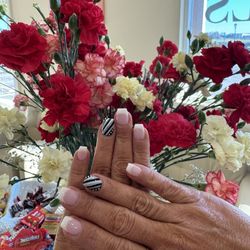 DD’s Nails - White tip Dipping powder with a little designs