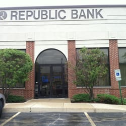 West Suburban Chamber of Commerce - Wider shot of the east side. Note that the building says "Republic Bank" on all four sides.
