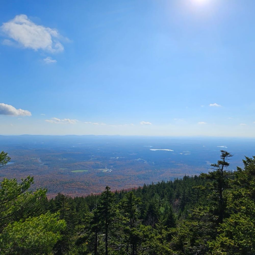 Monadnock State Park - Clear skies before midday on the Red Dot Trail - Hiking Near Me - Jaffrey, New Hampshire Monadnock State Park - Clear skies before midday on the Red Dot Trail - Hiking Near Me - Jaffrey, New Hampshire
