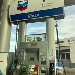 South Main Chevron - Outside