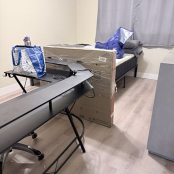 Fenton Moving - Bed, desk, dresser, tv - Movers Near Me