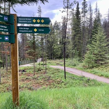 Maligne Canyon - Signs for the bridges. - Hiking Near Me Maligne Canyon - Signs for the bridges. - Hiking Near Me