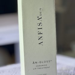 Valiskin - Lip treatment recommended by Val