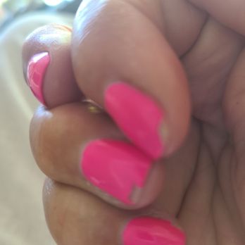 Wasaga Nails - Chipped nails   1.5 days after service - Nail Salons Near Me - Wasaga Beach, Ontario