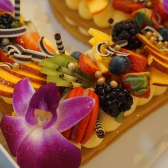 Frudeco - Vanilla and passion fruit creams. Tropical fruits, flowers and Macarons 4/5 - Desserts Near Me - Miami, Florida Frudeco - Vanilla and passion fruit creams. Tropical fruits, flowers and Macarons 4/5 - Desserts Near Me - Miami, Florida