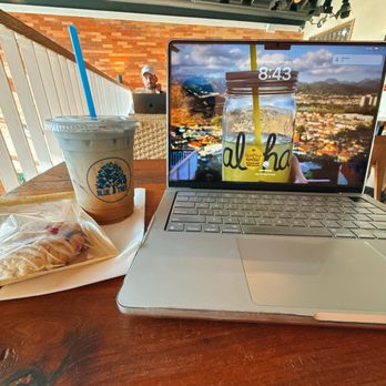 Bluetree Cafe - Kaka'ako - Bluetree classic latte and blueberry cheese scone - Coffee & Tea Near Me - Honolulu, Hawaii