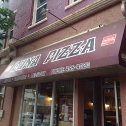 Luna Pizza - Entrance to a good pizza place.