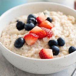 Viva Life Clark - Oatmeal with fresh fruits