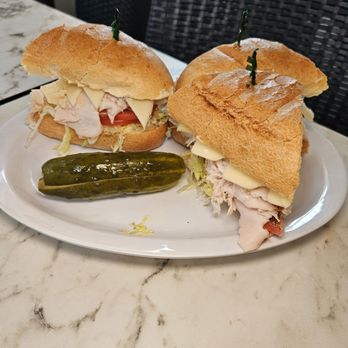 Goldberg'S Famous Deli - Bagels Near Me - Millburn, New Jersey