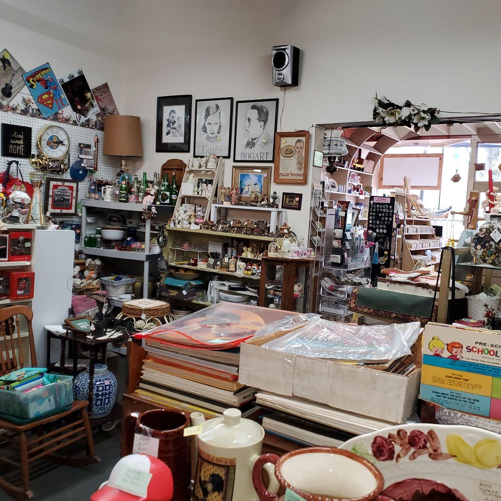 ANTIQUE EMPORIUM OF NEW HARMONY Updated August 2024 11 Photos 525