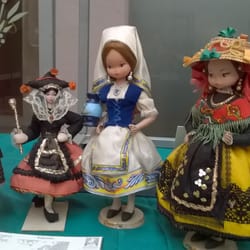 Museo de Celaya Historia Regional - Muñecas con vestimenta de otros países