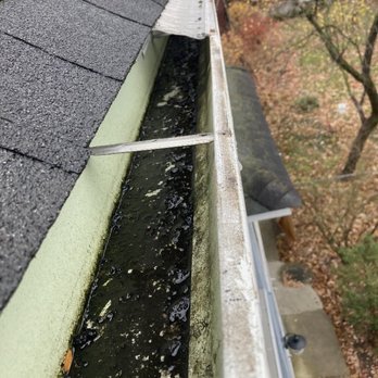 Nicholas Roofing & Tuckpointing - Gutters before cleaning - Roofing Near Me Nicholas Roofing & Tuckpointing - Gutters before cleaning - Roofing Near Me