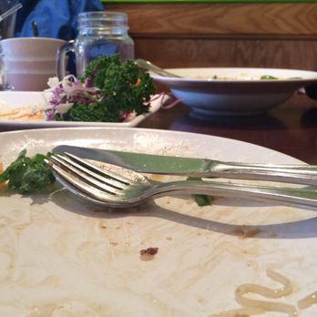 Manow Thai Kitchen - My plate of pad Thai was empty! The water was in Mason jars. - Thai Near Me - Newton, Massachusetts