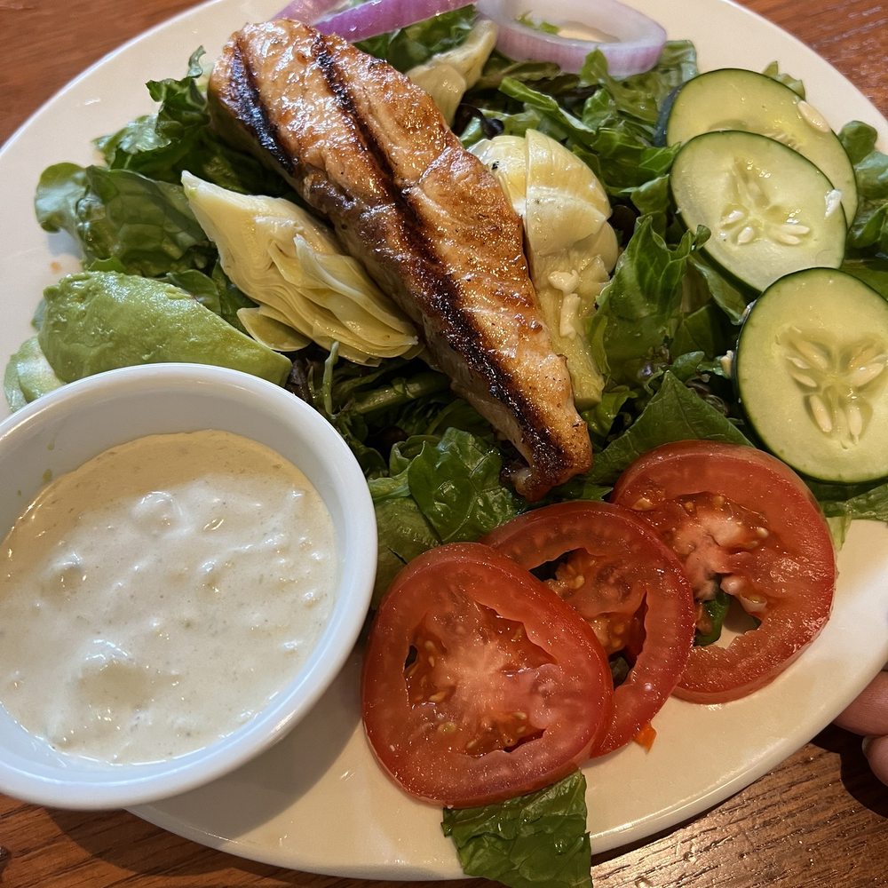 Grilled Salmon & Avocado Salad