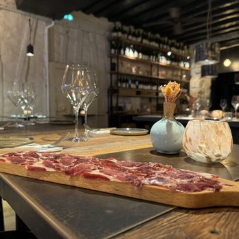 La Grande Cremerie - Jambon - Wine Bars Near Me - Paris, 75 La Grande Cremerie - Jambon - Wine Bars Near Me - Paris, 75
