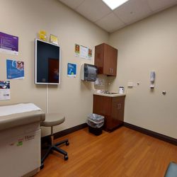 AdventHealth Diabetes, Obesity and Endocrinology Institute - Dr. exam room