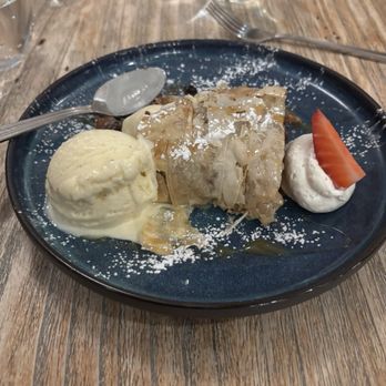 Bavarian Inn - Apple Strudel aka mode - Hotels Near Me - Shepherdstown, West Virginia Bavarian Inn - Apple Strudel aka mode - Hotels Near Me - Shepherdstown, West Virginia
