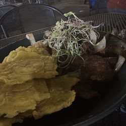Pa' Picar Chincherro - Carne frita y tostones